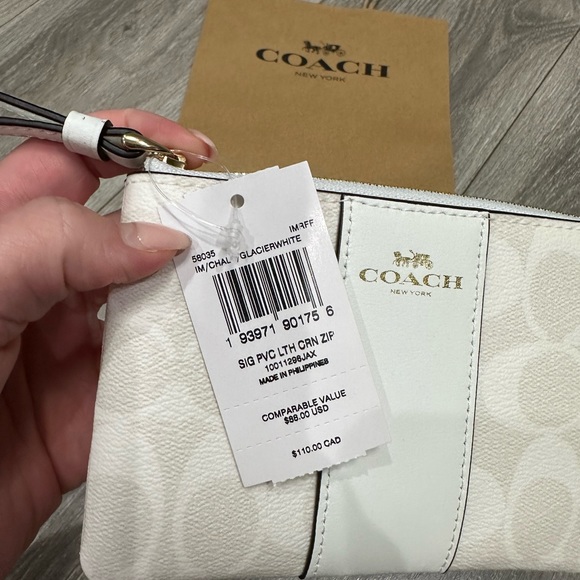 NWT Coach Wristlet - Picture 3 of 12